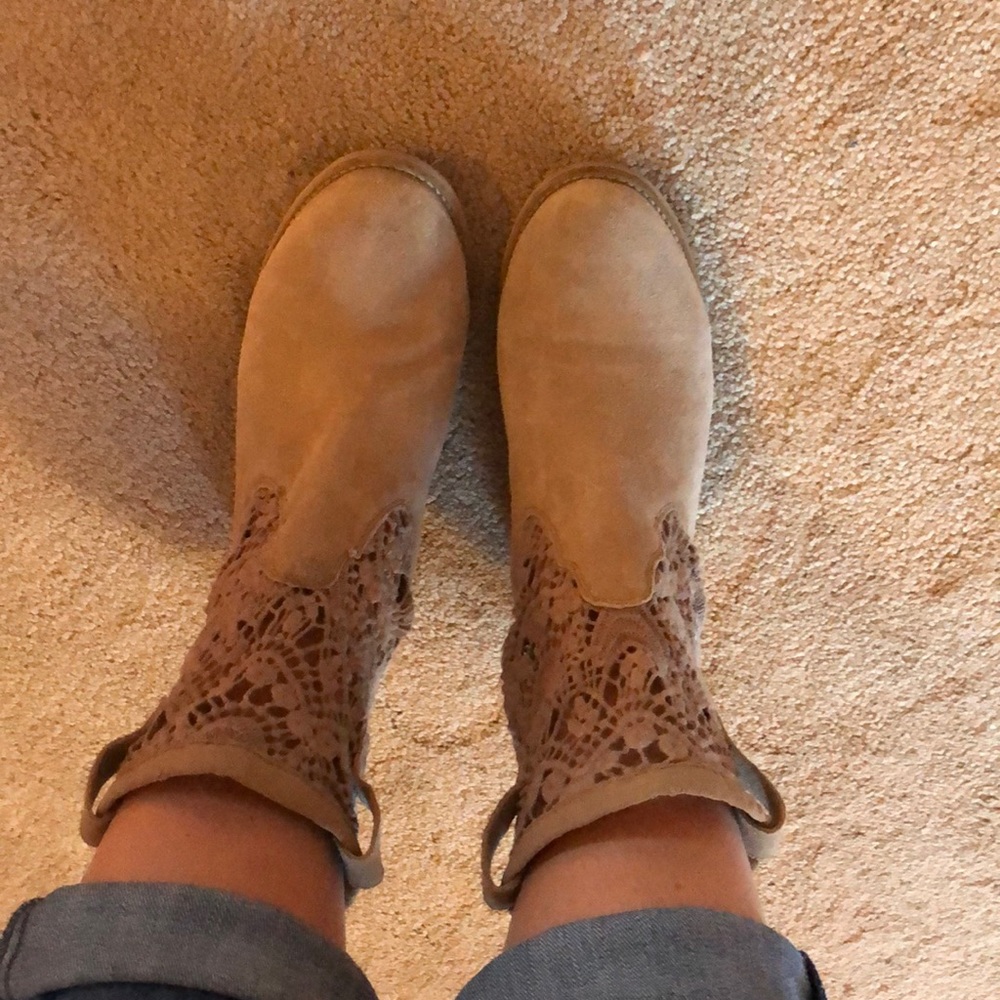 Boots - Picture 3 of 5